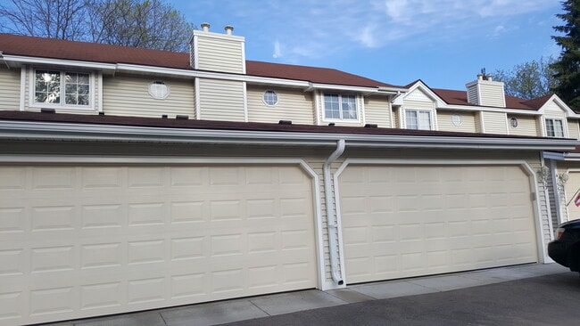 Building Photo - 4159 Maureen Dr NE