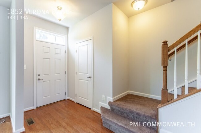 Building Photo - 1852 Verona Dr