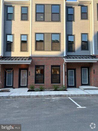 Building Photo - 1212 Parker Blvd