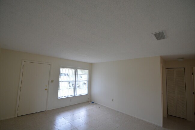 Building Photo - FRESHLY UPDATED 2BR/1.5 BATH DUPLEX IN COCOA
