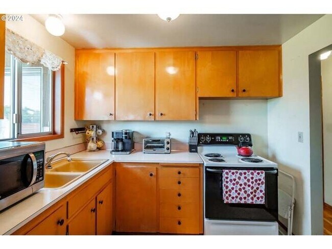 Foto del edificio - Charming 2BR House in Woodburn