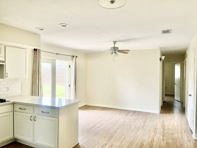 Building Photo - 555 Burgin Ave