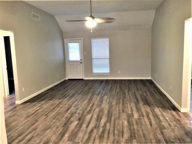 Building Photo - 541 Teal Dr