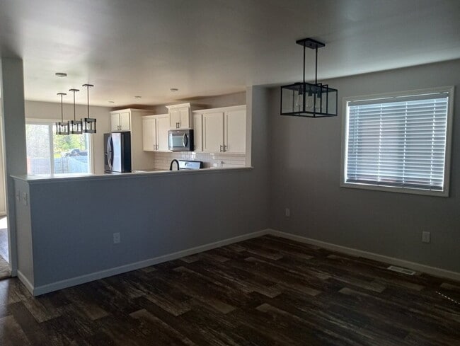 Building Photo - Spacious 4-Bedroom Home with 3 Full Baths in Swartz Creek