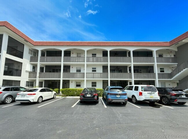 Building Photo - 651 Pine Dr