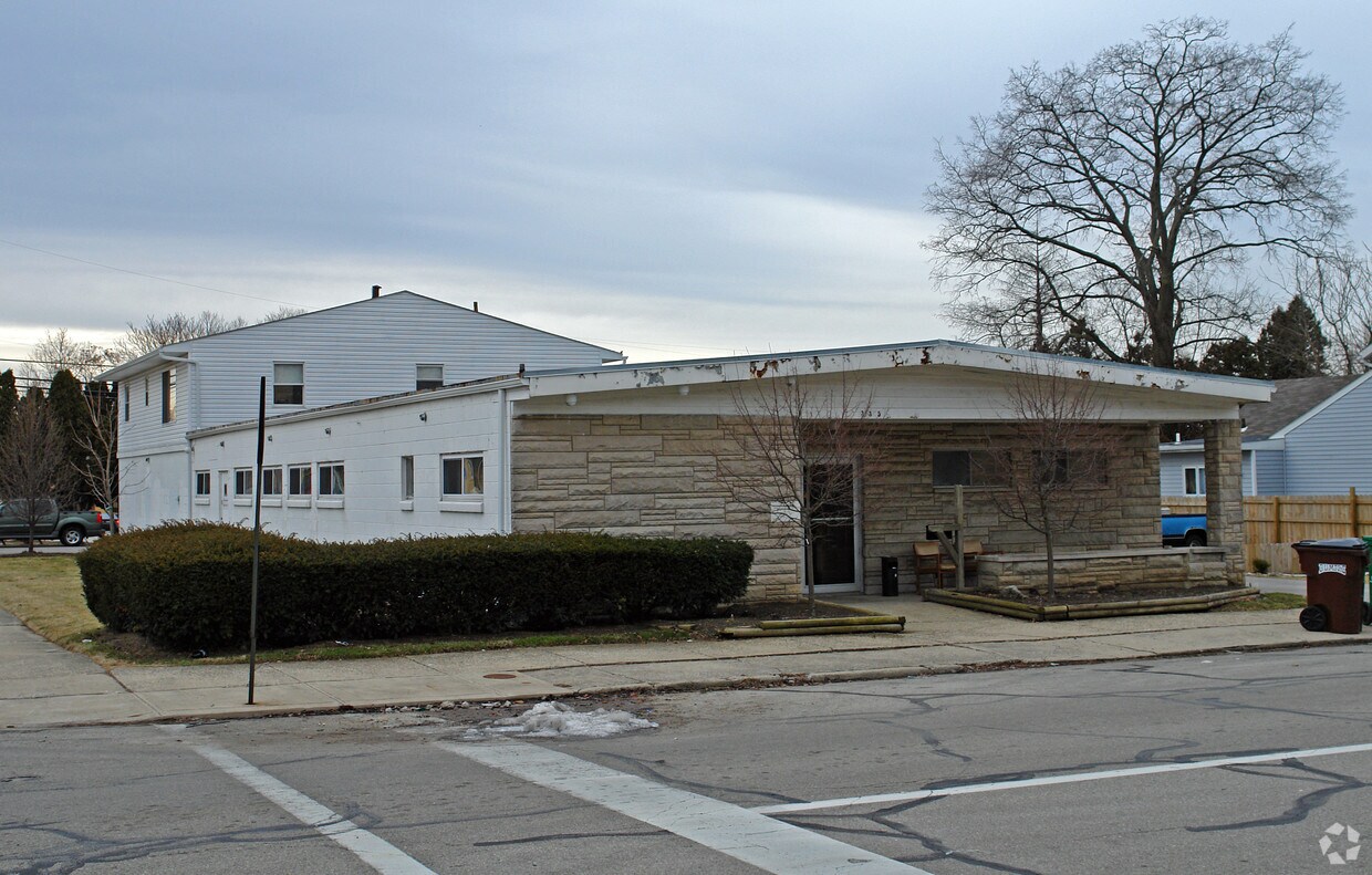Building Photo - 335 E Market St