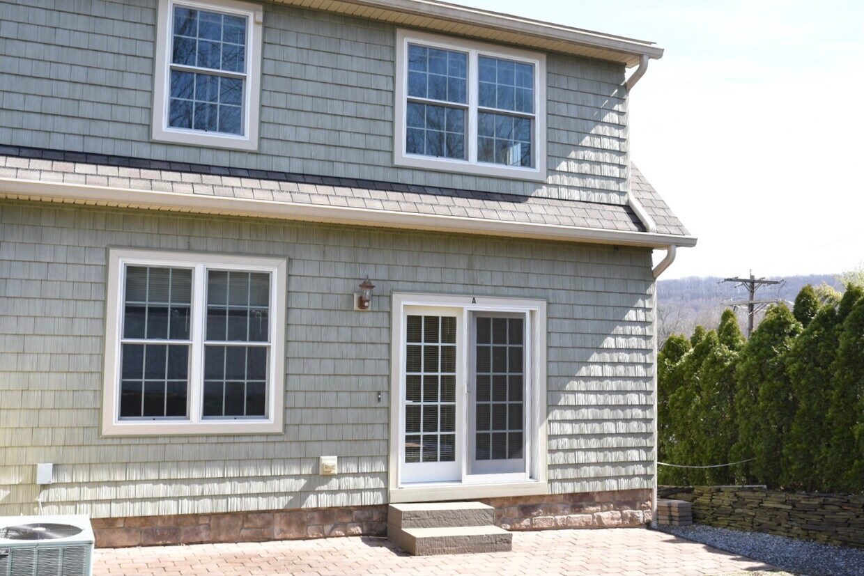 Primary Photo - 683 Easton Rd