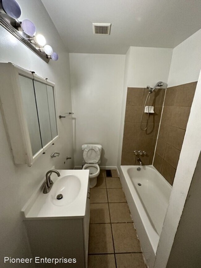 Building Photo - 3 br, 1 bath House - 1618 N Pulaski St