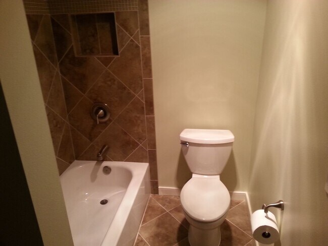 Foto del edificio - Newly Remodeled Condo Blocks from Juanita ...