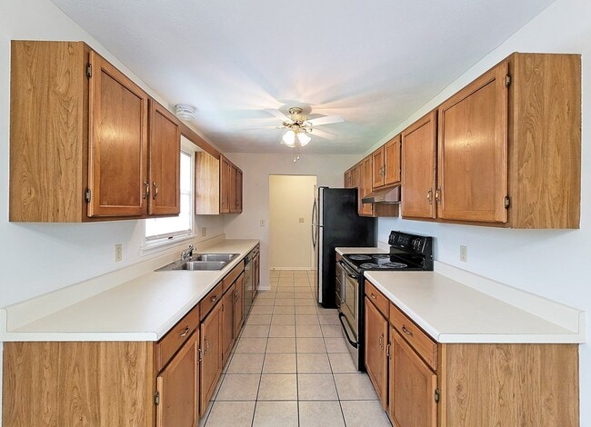 Building Photo - 330 Jones Ln
