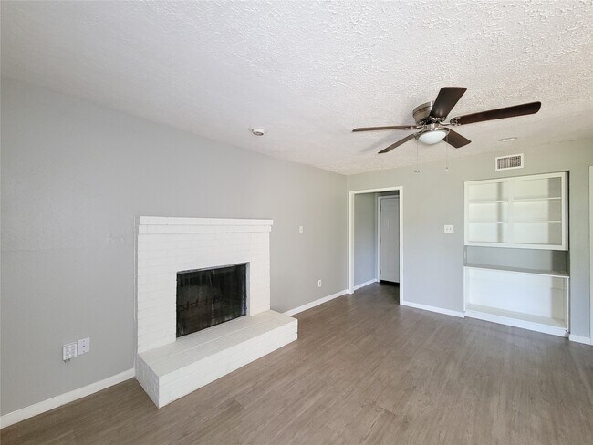 Foto del edificio - 13611 Ravensway Dr