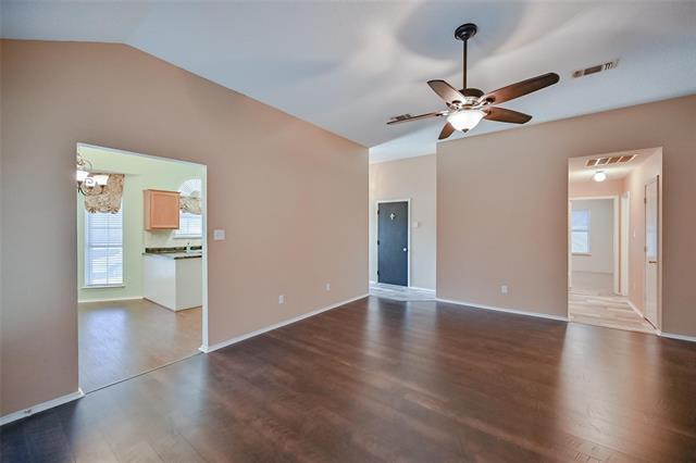 Building Photo - 907 Clear Creek Dr