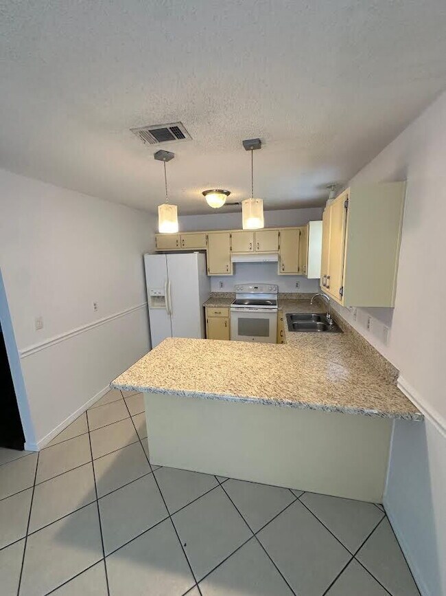 Foto del edificio - "Charming 3-Bed home with 2 Baths in Fort ...