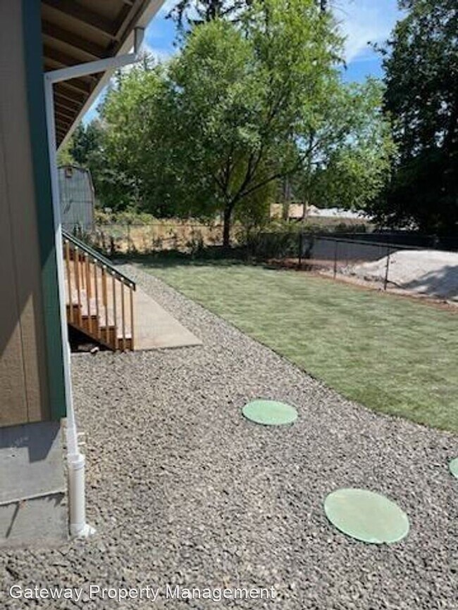 Building Photo - 3 br, 2 bath House - 90 E Lakeshore Drive ...