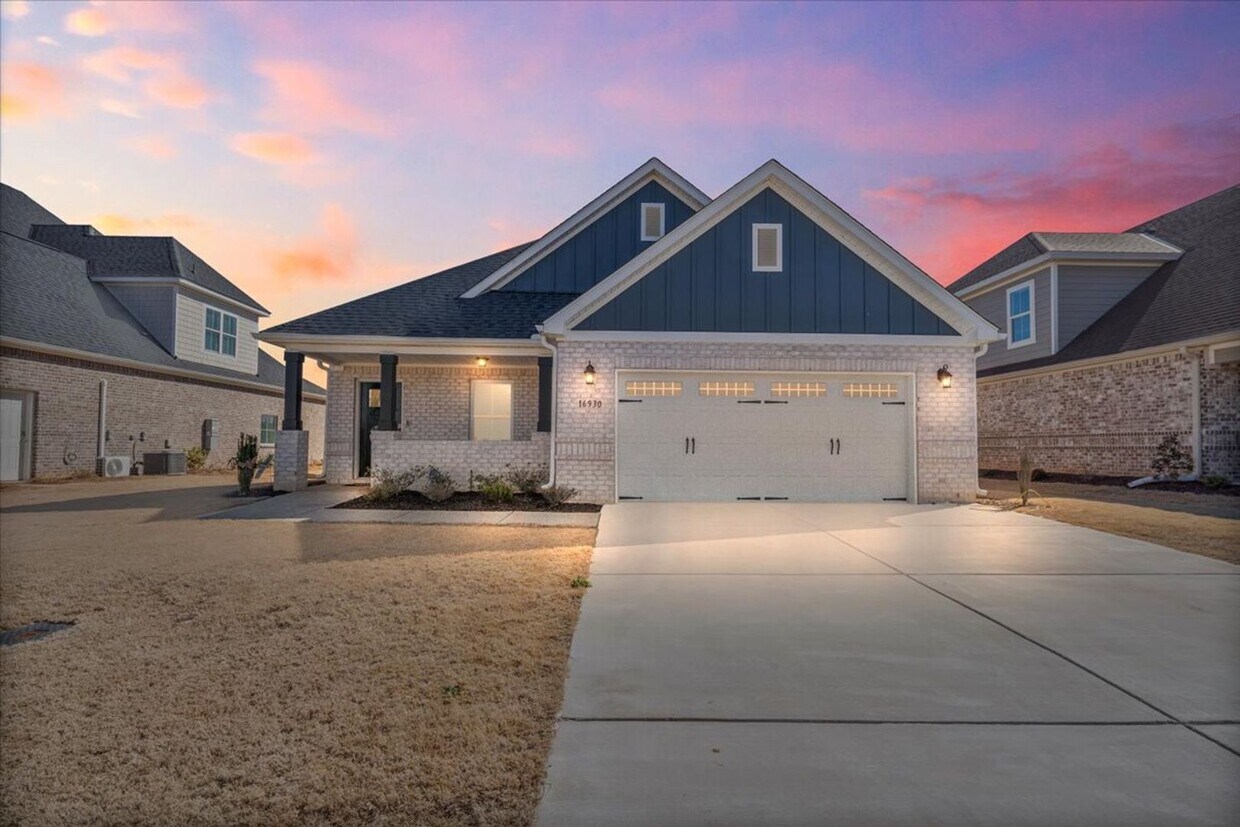 Beautiful 4BR/2.5BA Full Brick Home in Co... - Beautiful 4BR/2.5BA  Full Brick Home in Co...