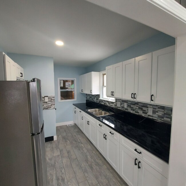 Building Photo - 16 E Charlotte Ave