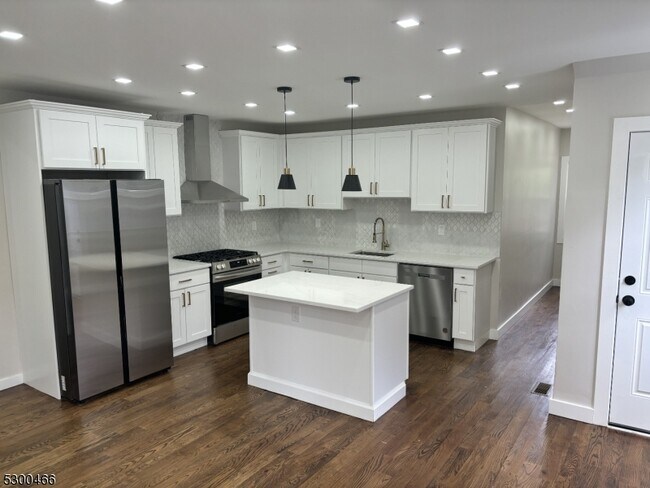 Building Photo - 80 Boyden Ave