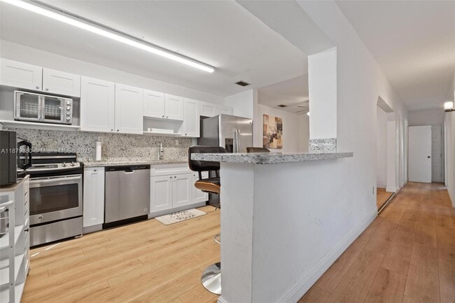Building Photo - 2453 SW 17th St