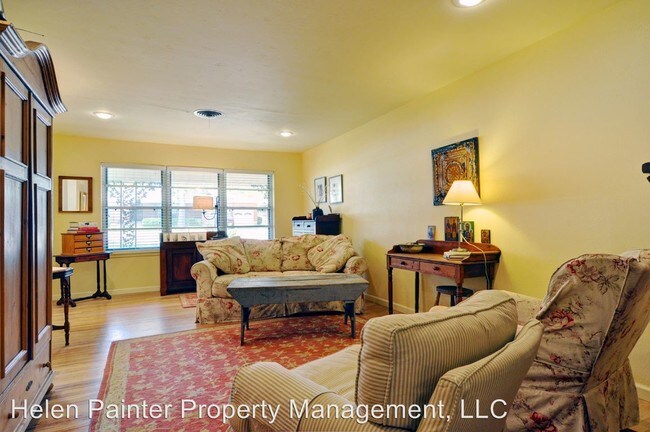 Building Photo - 1709 Montclair Dr