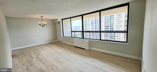 Foto del edificio - 3705 S George Mason Dr