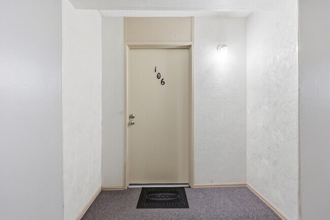 Foto del edificio - $1,495.95, 2-bed, 2-bath condo located in Colorado Springs with in-unit laundry and $300 cleaning...