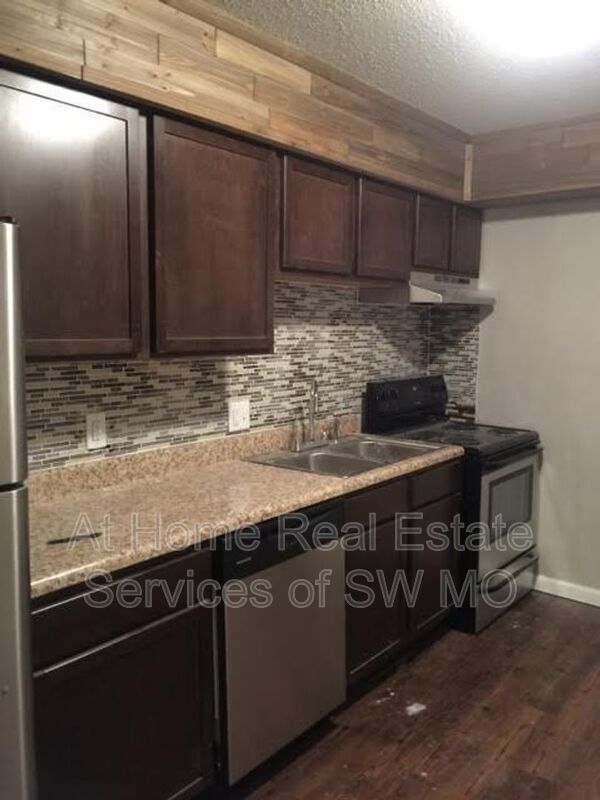 Foto del edificio - 712 E Sunshine St