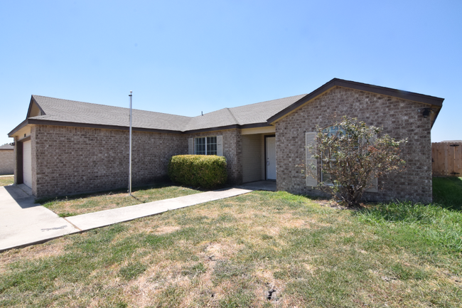 Building Photo - 3802 Fieldcrest Dr