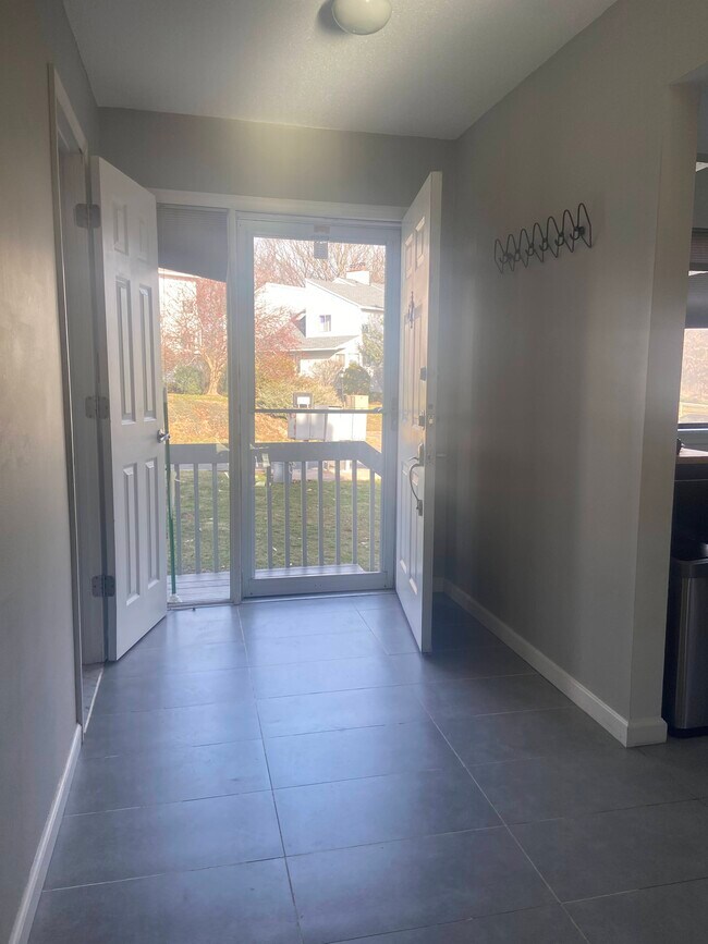 Foto del edificio - 422 Cypress Rd