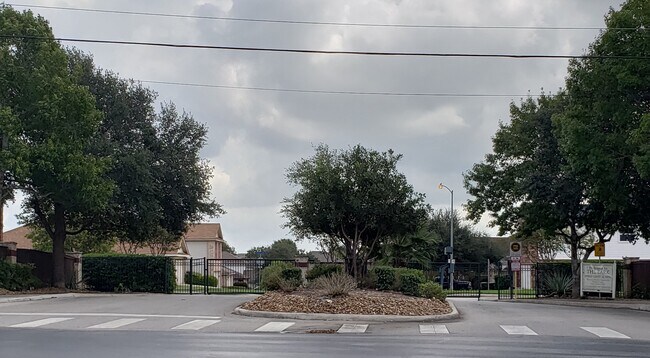 Building Photo - 7322 Kingsland