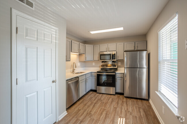 2BR, 1BA - 900 SF - Kitchen - Radius West