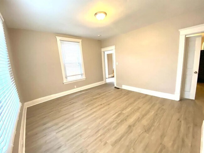 Foto del edificio - 3505 Woodburn Ave