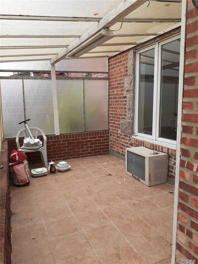 Foto principal - 99-67 65th Rd