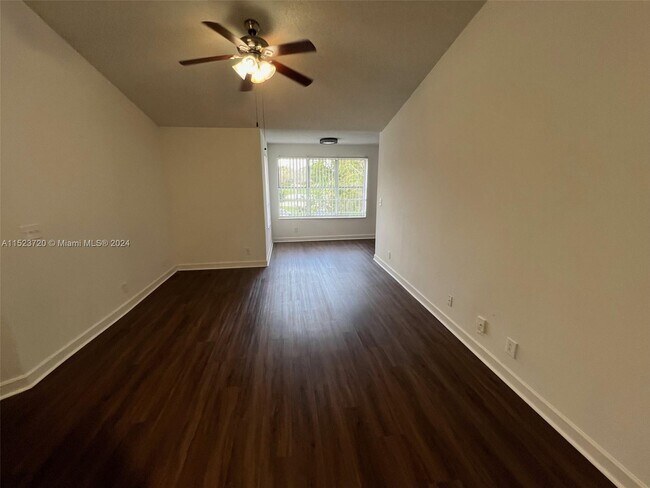 Foto del edificio - 3380 Pinewalk Dr N