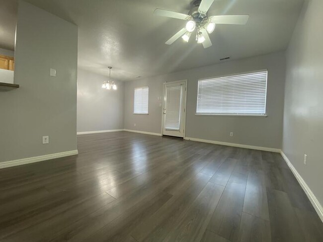 Foto del edificio - 10521 Sage Flats Way