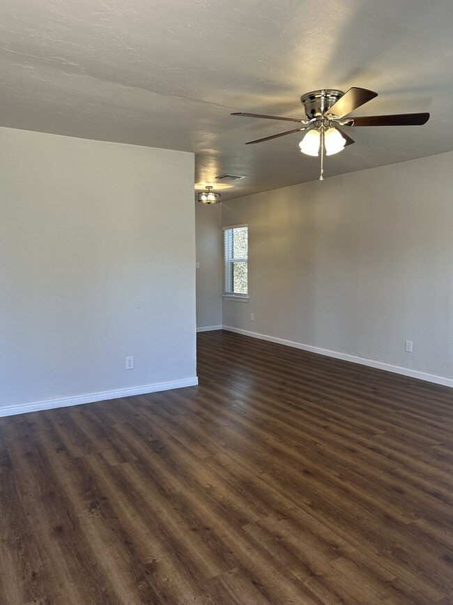 Building Photo - 2317 Doris Ave