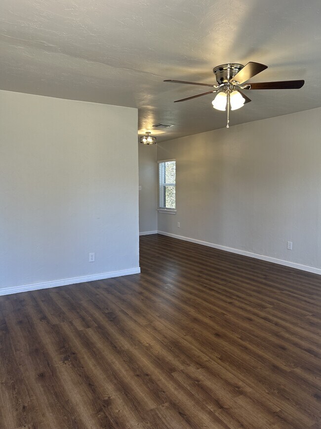 Foto del edificio - 2317 Doris Ave