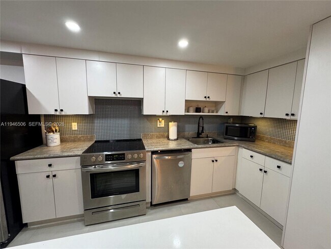 Foto del edificio - 14293 Kendale Lakes Cir