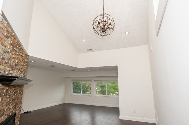 Building Photo - 526 Chanticleer
