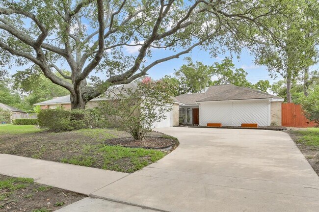 Building Photo - 12326 Rocky Knoll Dr