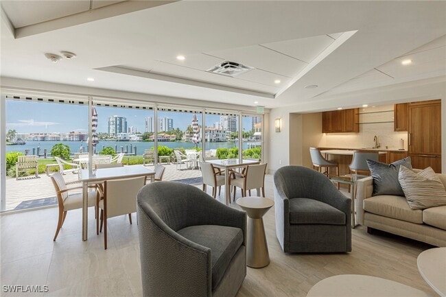 Foto del edificio - 250 Park Shore Dr