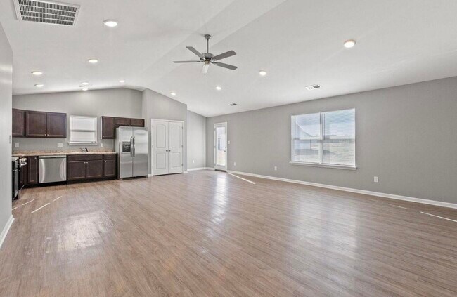 Foto del edificio - 121 Landry Ln