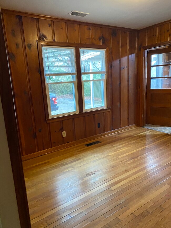 Dormitorio - 730 Westwood Ave