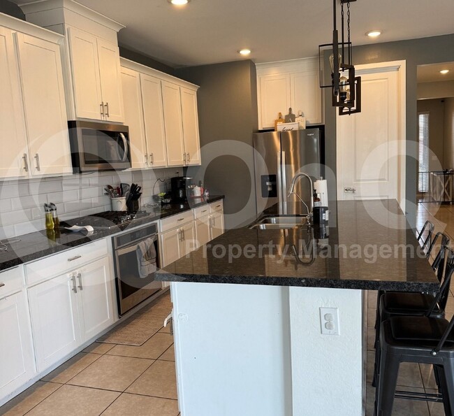 Building Photo - 4175 E Caitlin Dr