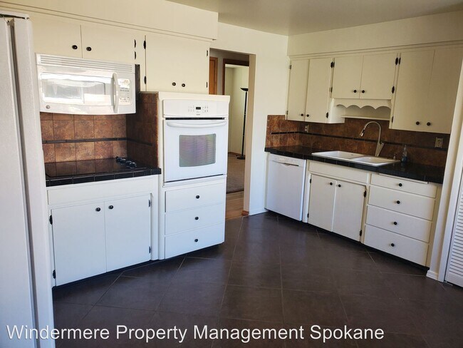 Building Photo - 3 br, 2 bath House - 3438 W Beacon Ave