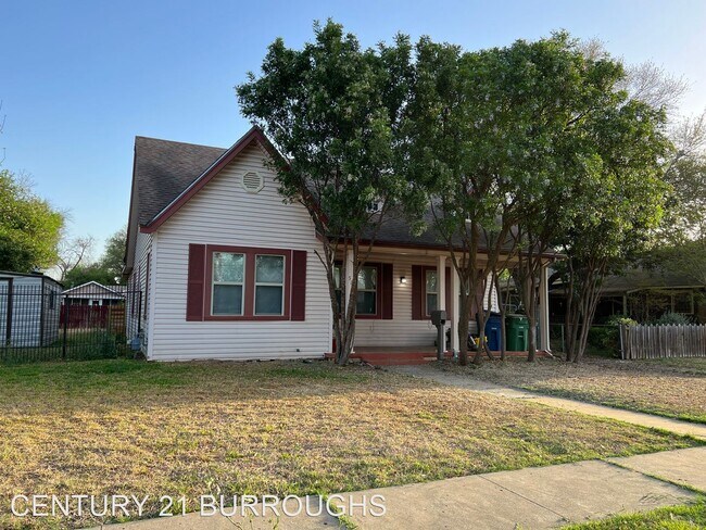Building Photo - 3 br, 1 bath House - 511 Drake Ave