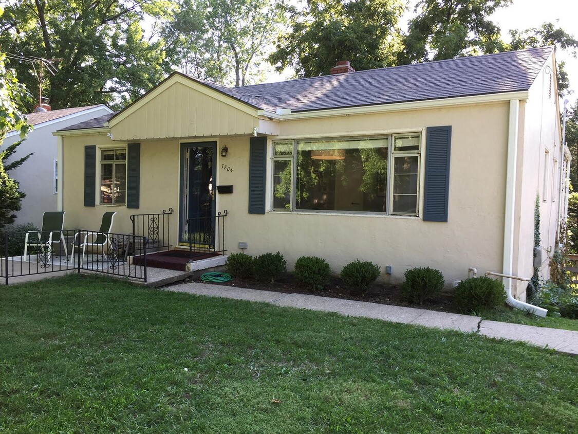 Primary Photo - Waldo Gem!! 2 Bed/ 1 Bath Partially Finish...