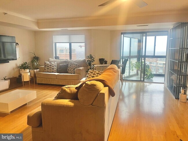 Photo - 900 N Stafford St Apartment