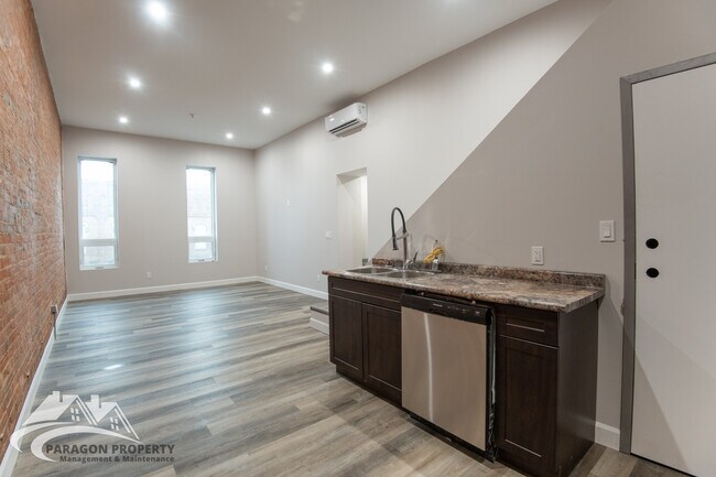 Building Photo - 131 Brown St