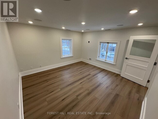 Building Photo - 13 Thomas St