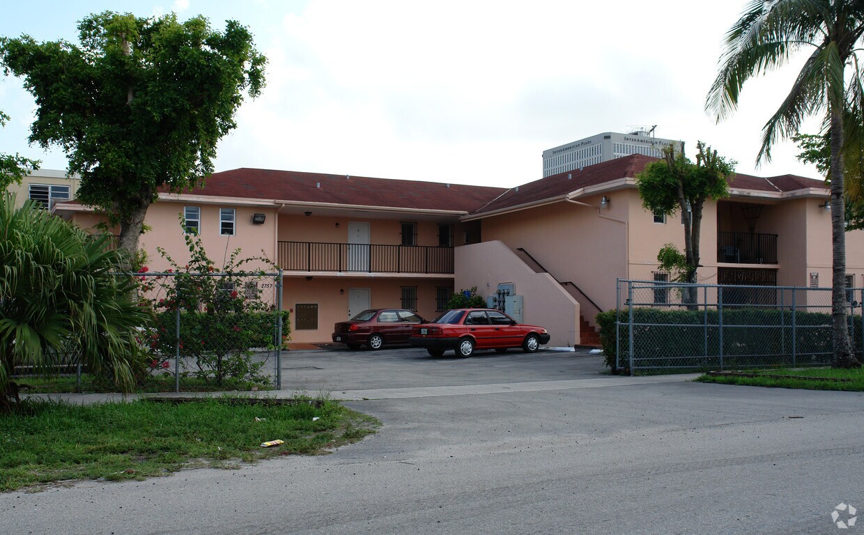 Building Photo - 2757 SW 10th St